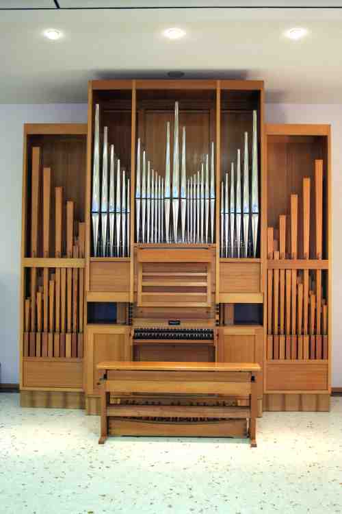 Orgel in der Aula der Schule
